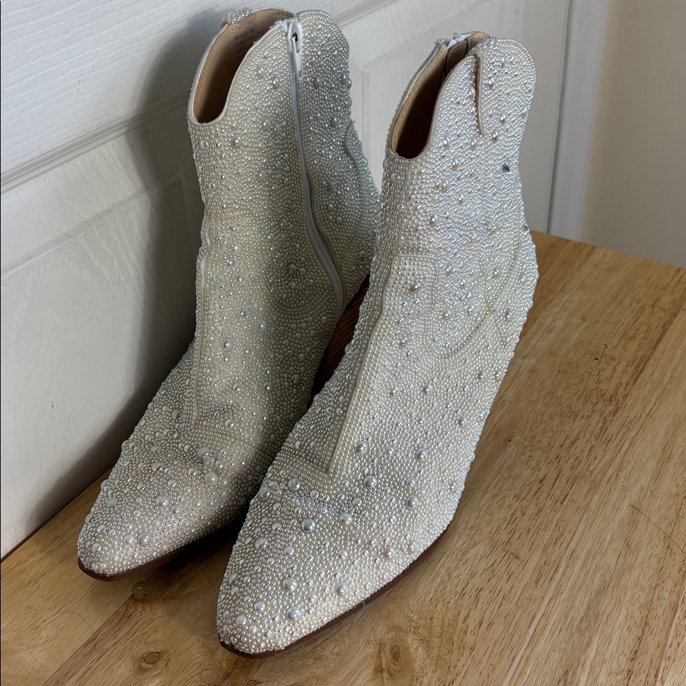 Betsey Johnson Emory Glass Stone Western Boot Pearl White Ankle boot Size 8 - Picture 2 of 11